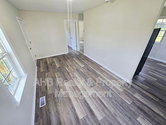 4th image of 1000 Camden St
