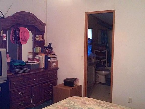 3rd image of 19259 Jenny Ln
