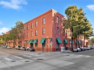 330 Julia St APT 215, New Orleans, LA 70130