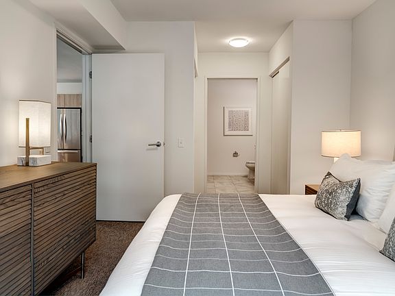5th image of 186 E Illinois St #3402