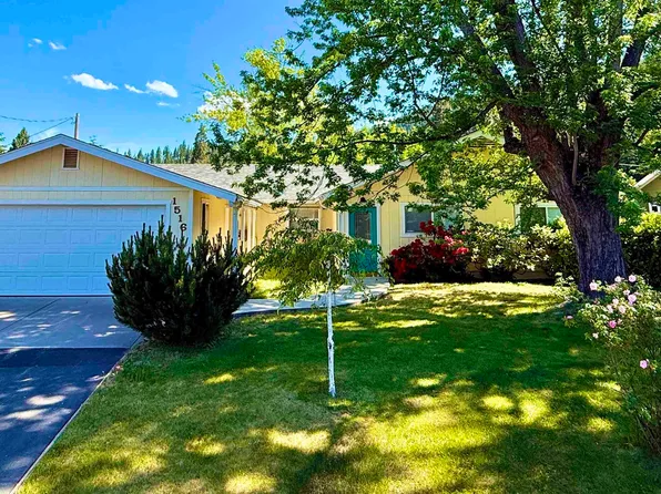 1516 Frederick St, Mount Shasta, CA 96067