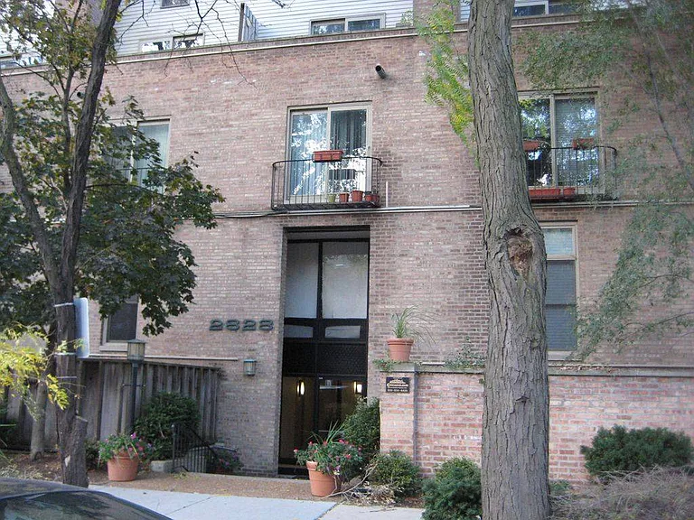 2828 N Burling St #417 — Photo 14