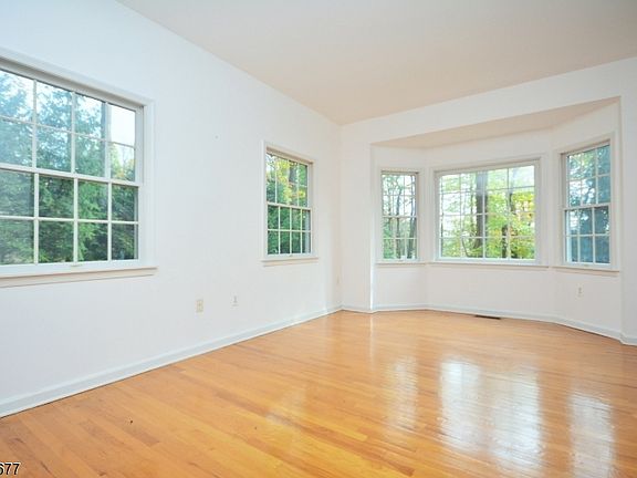 3rd image of 66 Dogwood Ln