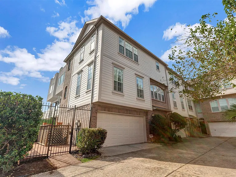1508 Crocker St — Photo 2