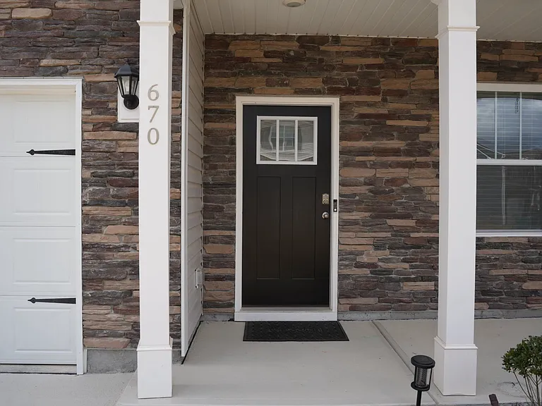 670 Hollyrose Cir — Photo 3
