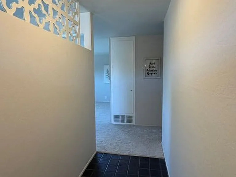 Castlewood Dr 915 — Photo 4