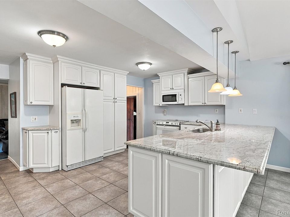 804 E Avon Rd, photo 13