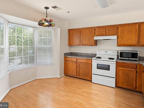 2nd image of 1125 Simsbury Ct