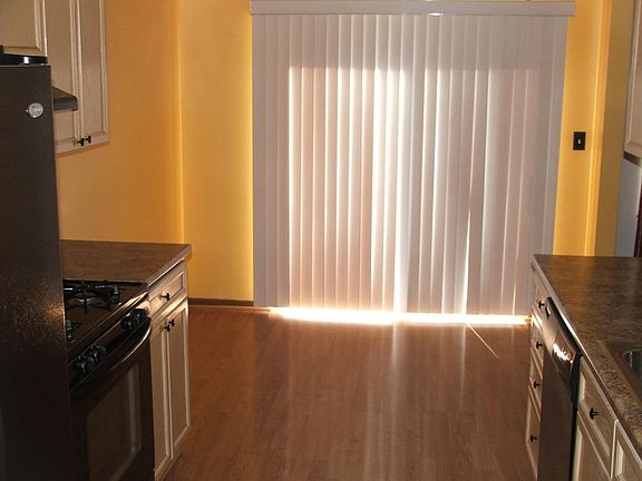4th image of 1116 Greenwood Cir