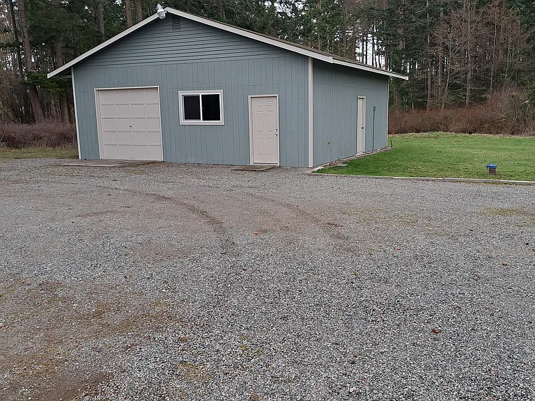 1833 Hastie Lake Rd — Photo 2