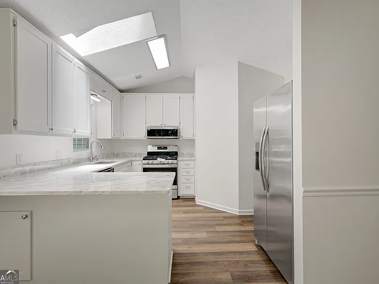 220 Fontaine Way — Photo 6