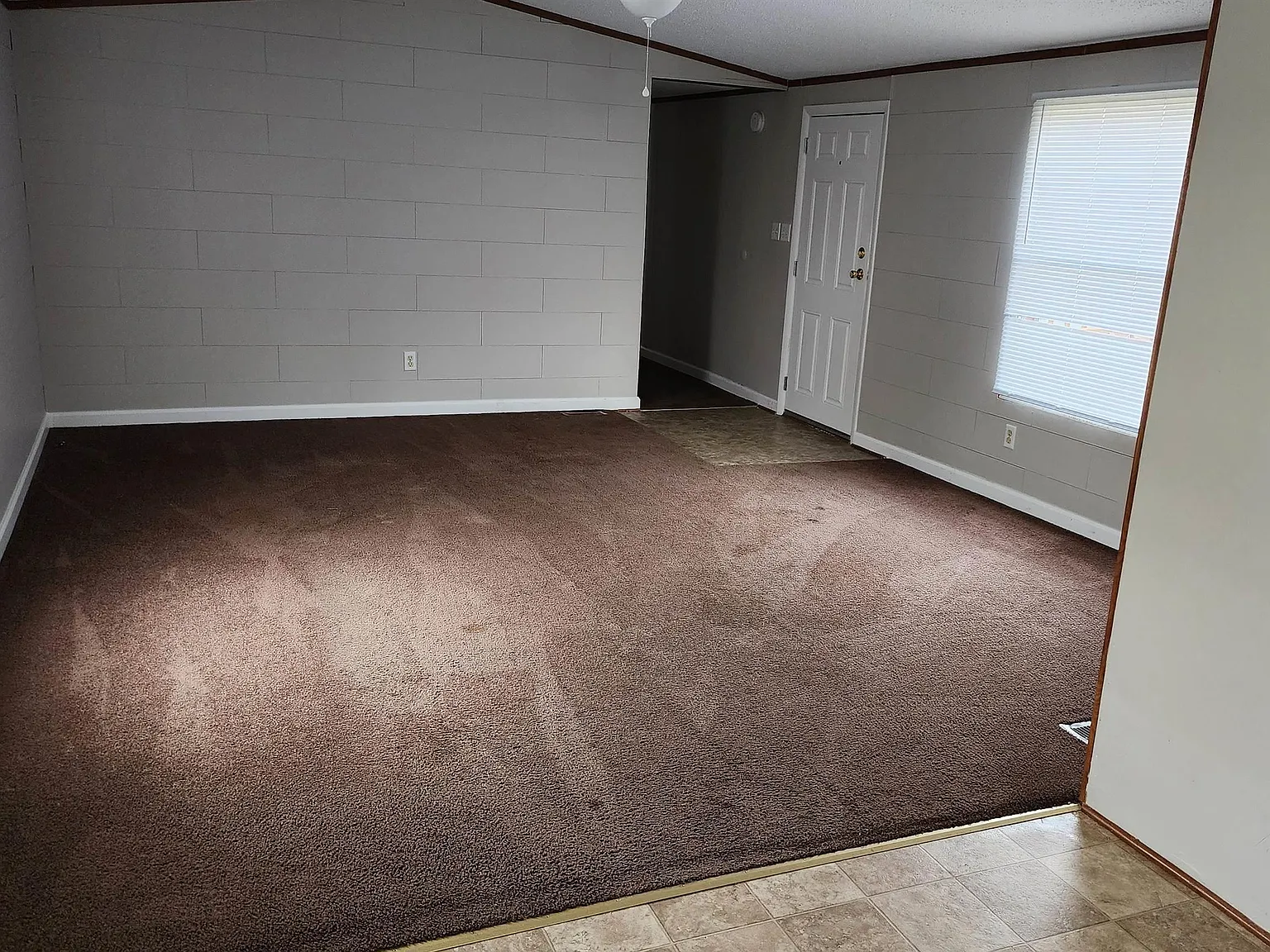 3 bed, 2.0 bath, 1225 sqft, $900 — Photo 2