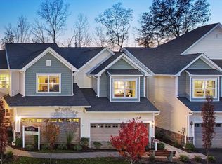 4 Spruce Ln, Middletown, NY 10940