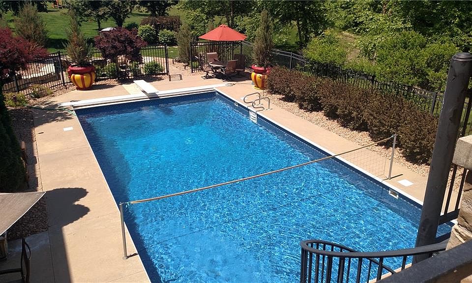 1st image of 1309 Oakwood Dr