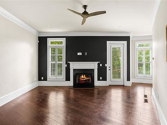 2nd image of 3002 Lenox Rd NE Unit 300