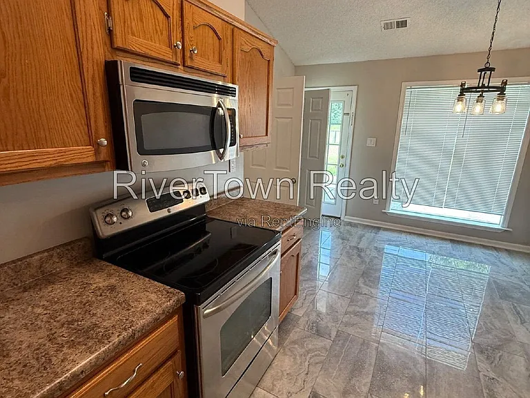 10570 Pecan View Dr — Photo 3