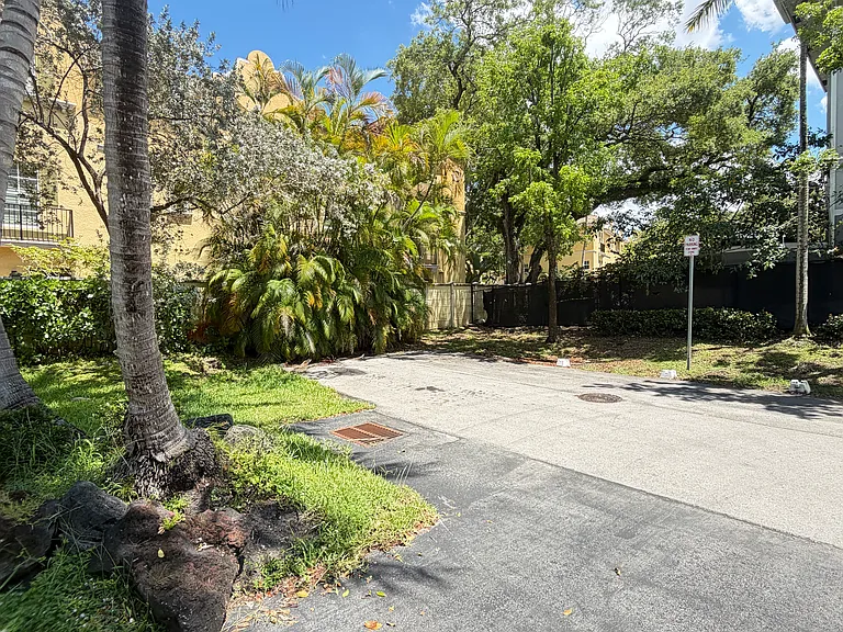 1401 SW 24th Ct #3 — Photo 11
