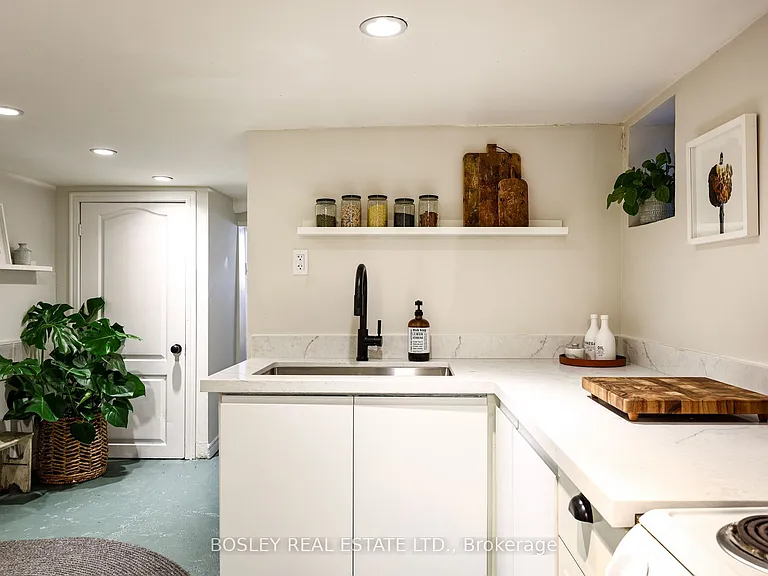 16 Hallam St #BASEMENT — Photo 24