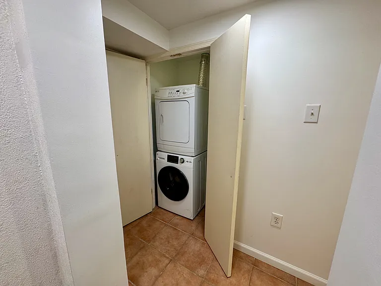 318 Bainbridge St #B — Photo 7