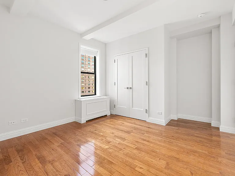 210 W 70th St #1408 — Photo 6