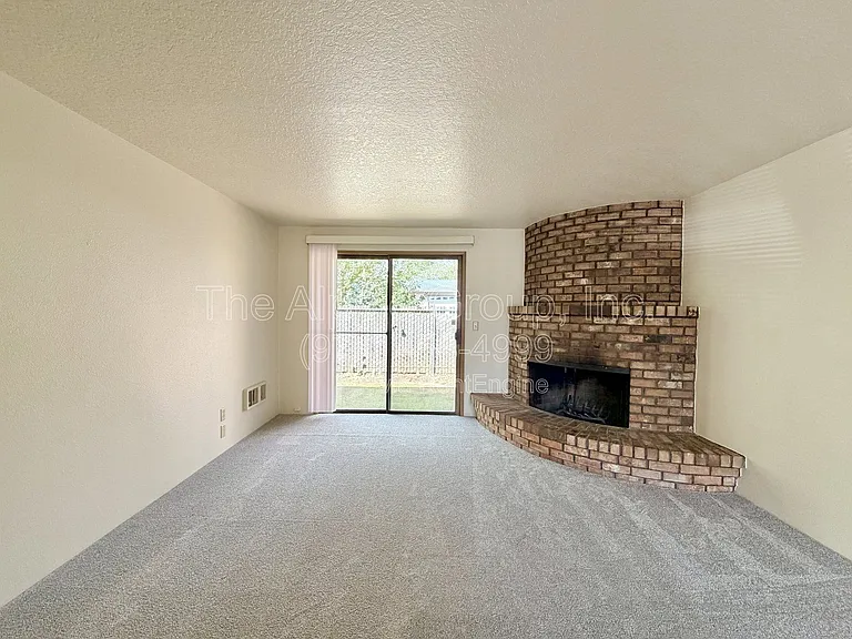 240 NE 143rd Ave — Photo 8