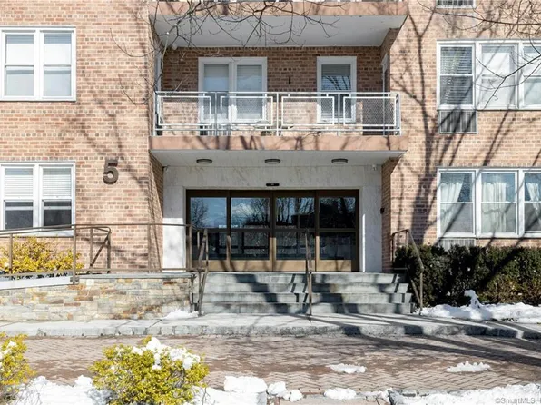 5 Putnam Hill Road #2A, Greenwich, CT 06830