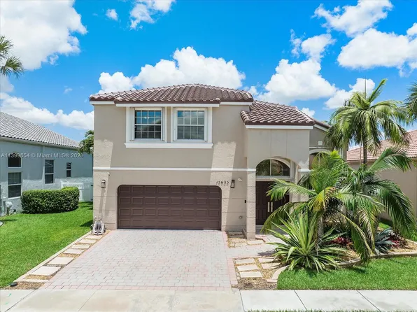 15635 NW 14th Ct, Pembroke Pines, FL 33028