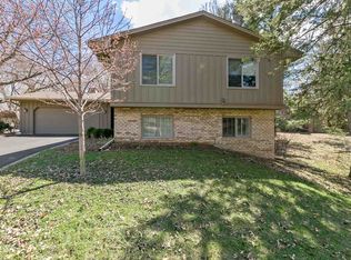 14615 Oakwood Rd, Minnetonka, MN 55345