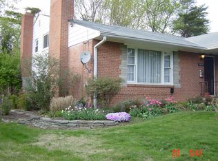 9839 Singleton Dr, Bethesda, MD 20817