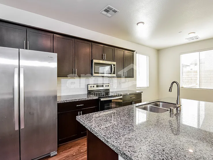 4 bed, 3.0 bath, 2211 sqft, $2,555 — Photo 3