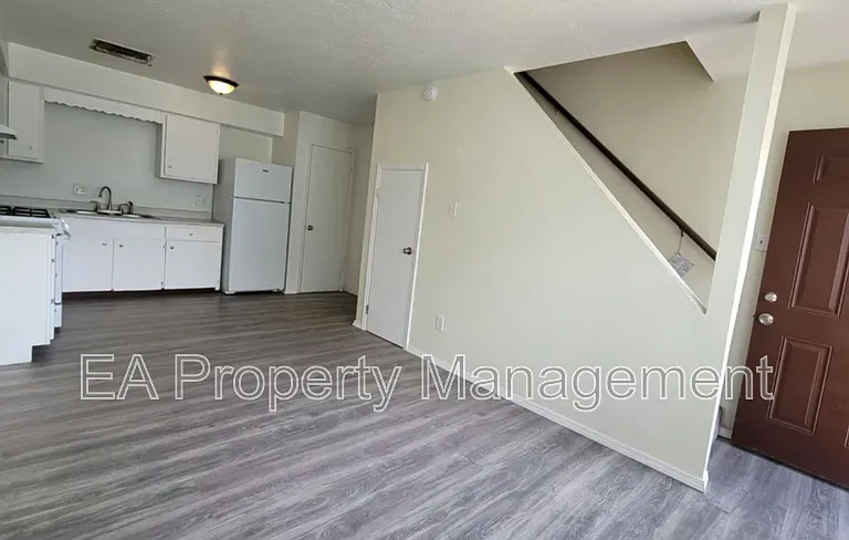 336 Grove St SE #4 — Photo 1