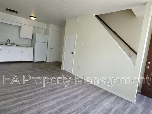 336 Grove St SE Unit 4, Albuquerque, NM 87108