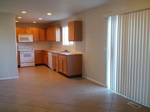 4th image of 3632 N Bottle Brush Ave