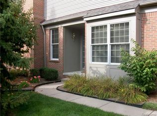 827 Garnet Ct #1, Rochester, MI 48306
