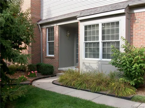 827 Garnet Ct #1, Rochester, MI 48306
