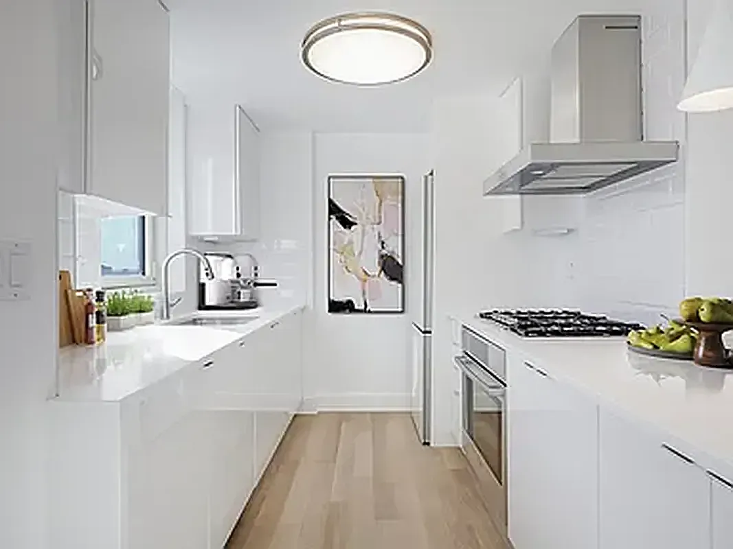 322 W 57th St — Photo 2