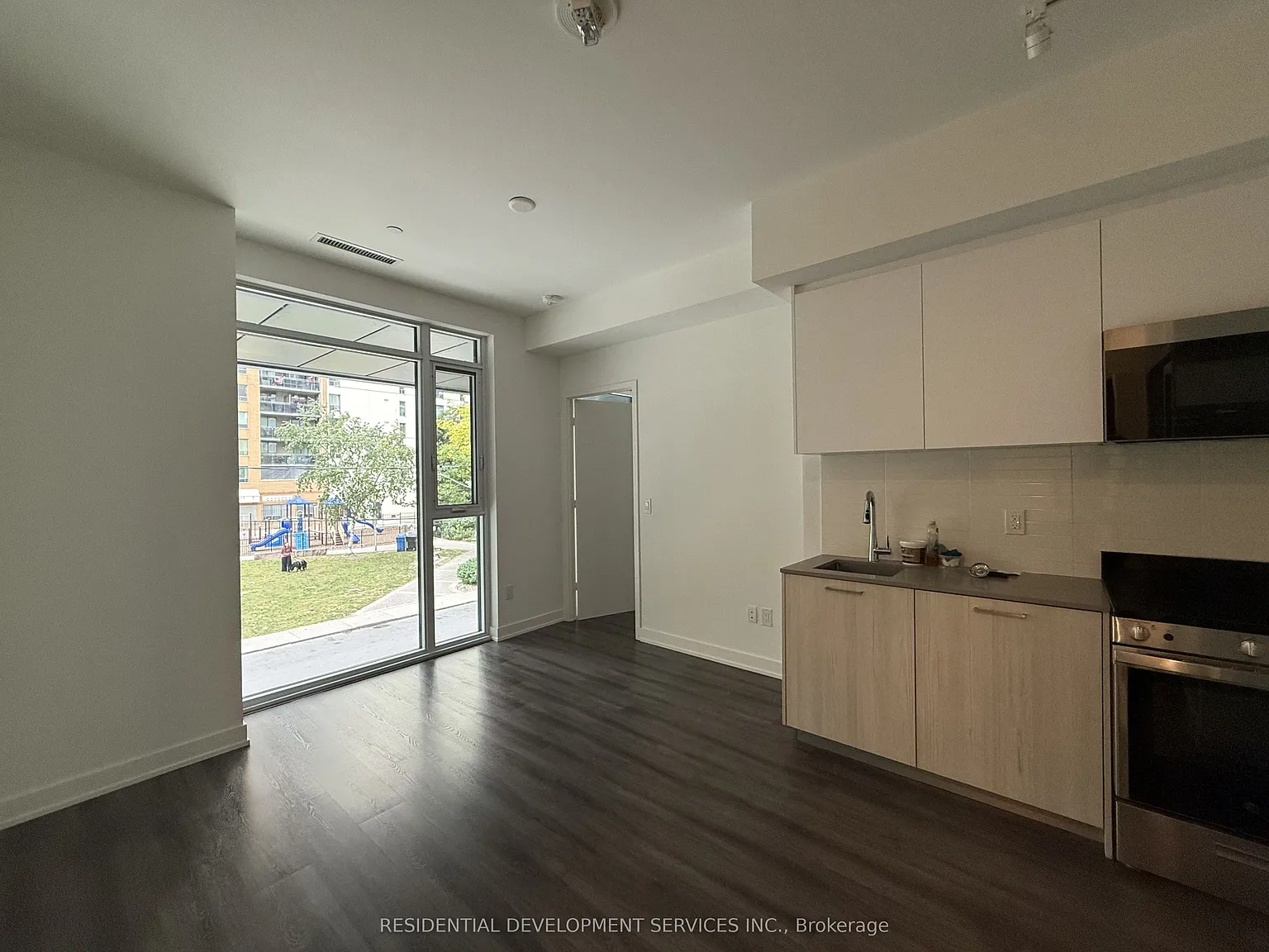 Ivy Condos — Photo 4