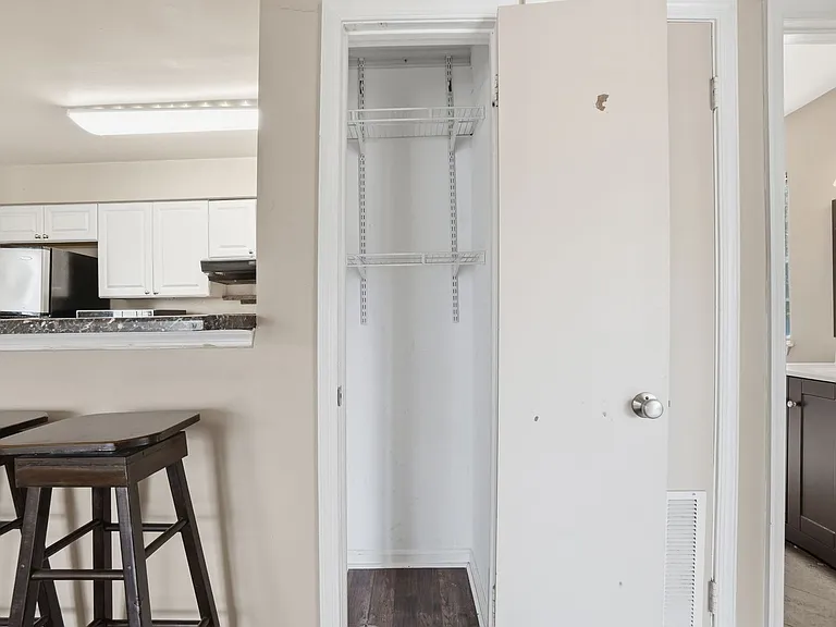 8633 Beekman Pl #33D — Photo 14