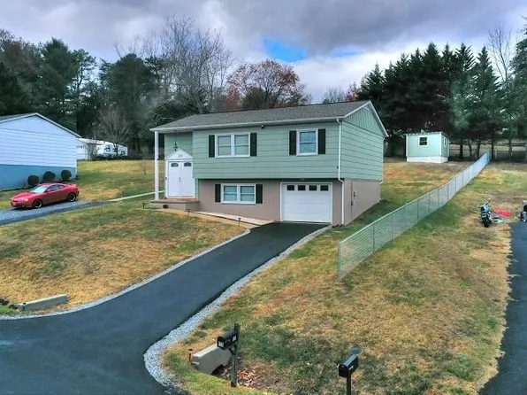 125 Beverley St, Verona, VA 24482