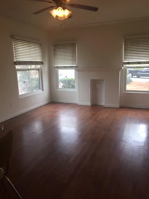 3689 Boundary St — Photo 2