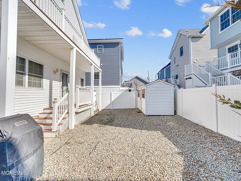 8 Nichols Ave — Photo 22