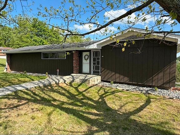 2nd image of 212 Hillcrest Dr