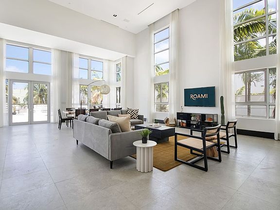4th image of 826 Collins Ave #Id1272320p
