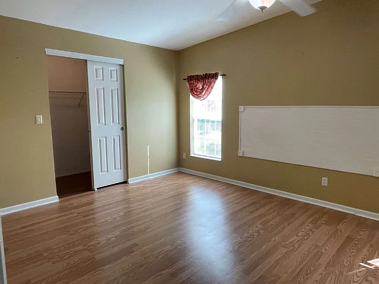 5453 Williamsburg Ln — Photo 14