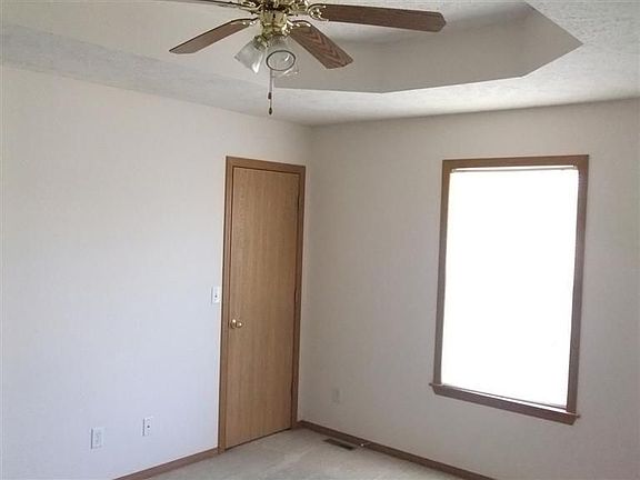 4th image of 1037 N Hutchinson Ave