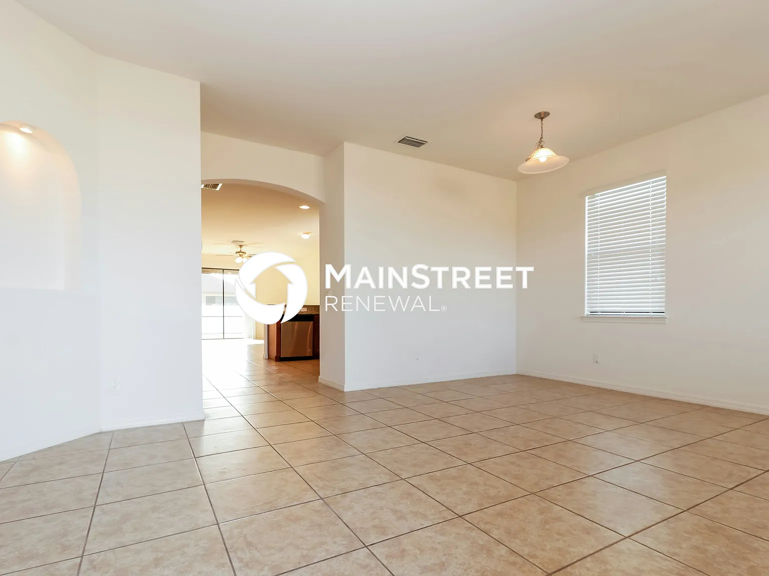 1402 SW 18th Pl — Photo 3