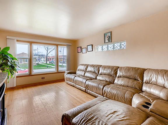 4th image of 2521 Lincoln St
