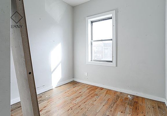 4th image of 1347 De Kalb Ave Unit 2F