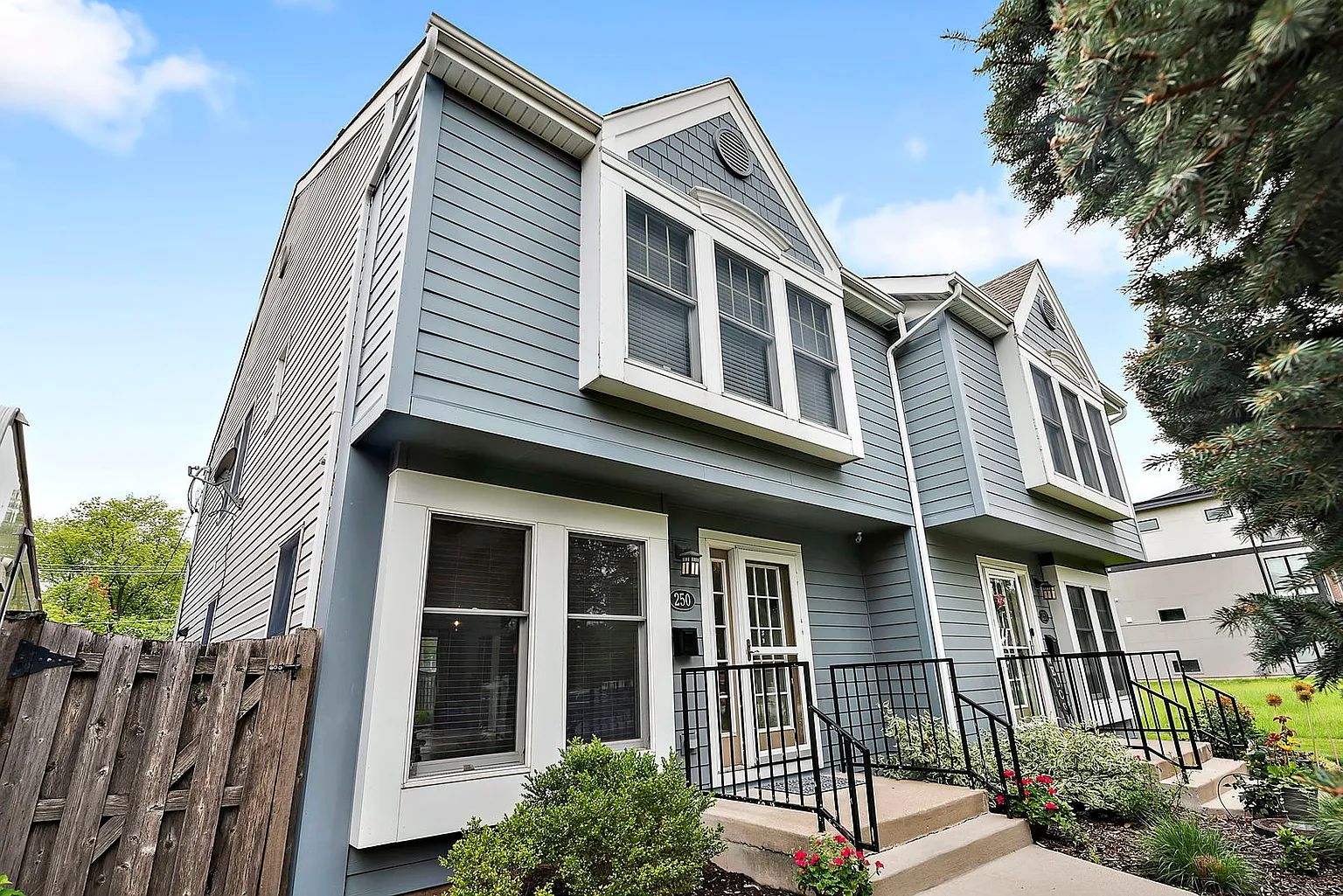 250 N Addison Ave photo 1