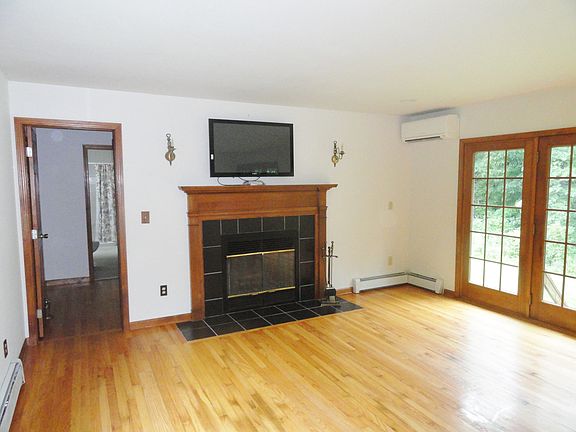 3rd image of 102 Morningstar Ln